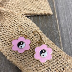 ☯️ Y2K Pink Yin Yang Flower Earrings